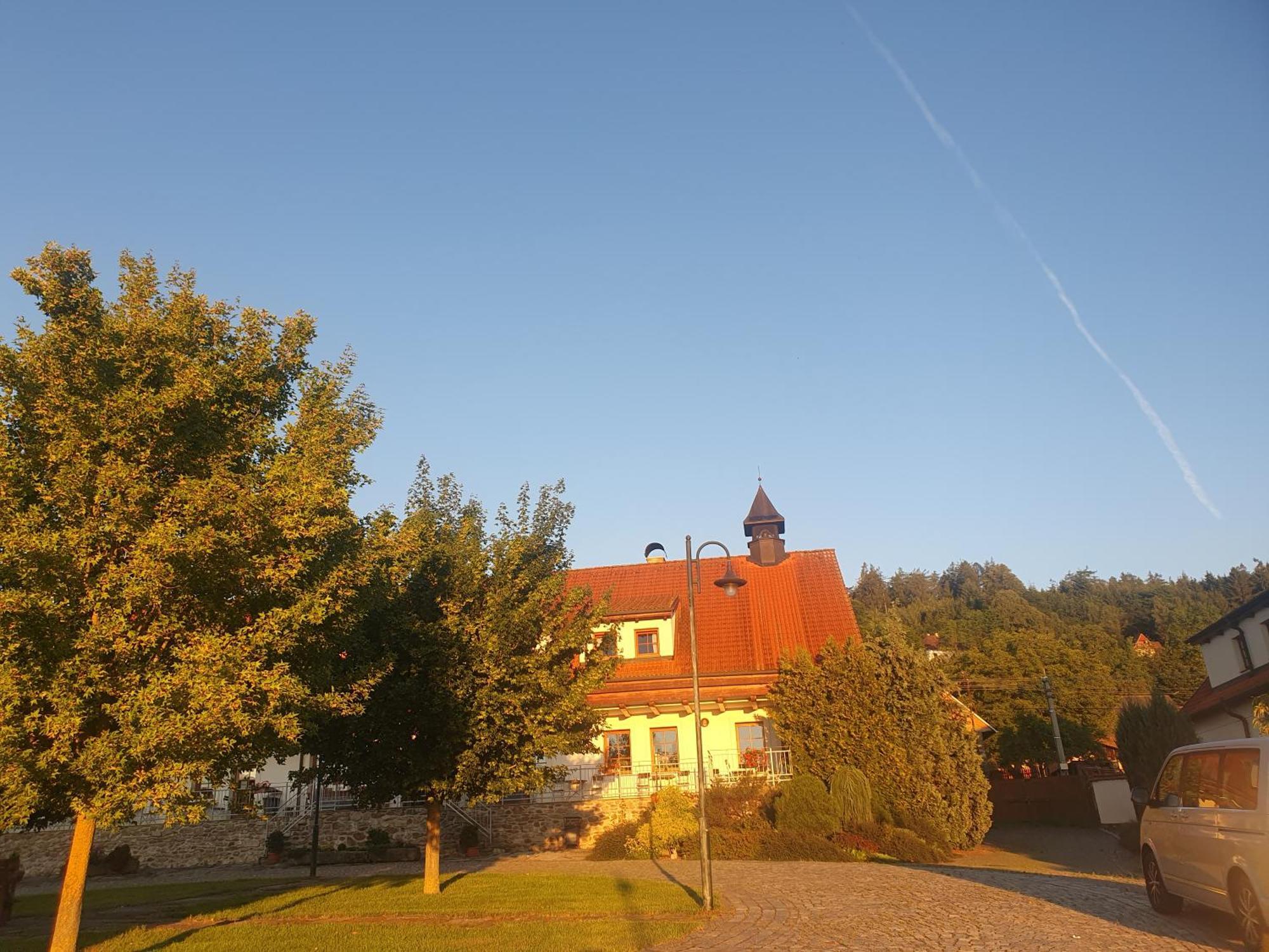 Hotelovy A Jezdecky Areal Dvur Krutenice Exteriör bild