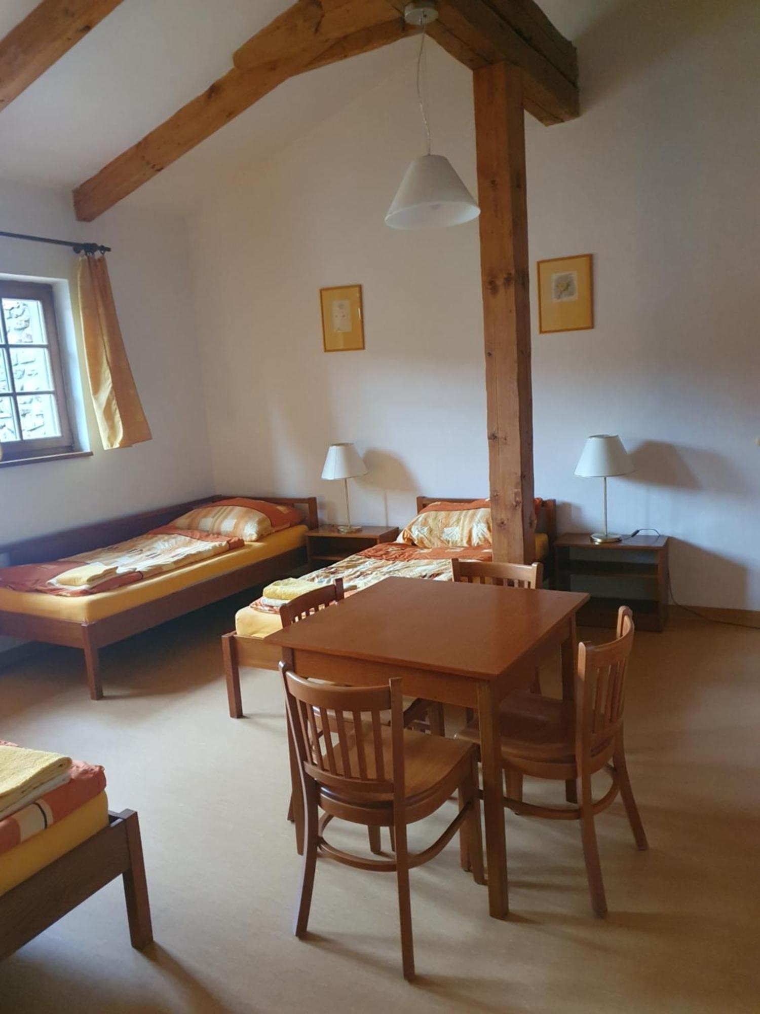 Hotelovy A Jezdecky Areal Dvur Krutenice Exteriör bild
